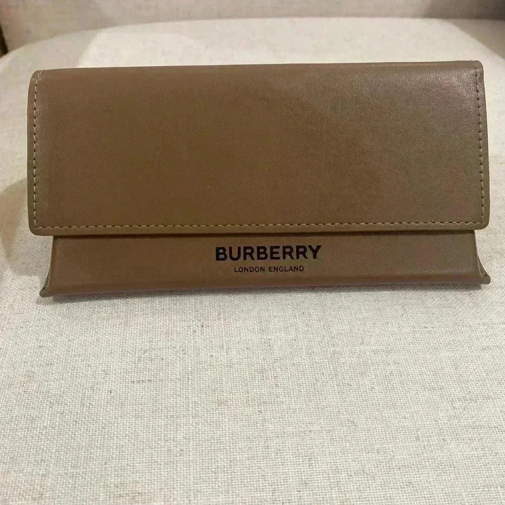 New Burberry Large Sunglasses Case - Picture 2 of 8